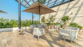 Departamento, 2 camas Queen size, cocina, vista a la ciudad (Av Michoacan 21 403) | Restaurante al aire libre