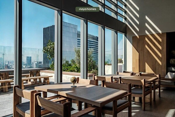 Studio, 1 King Bed, Kitchenette, City View (Be Grand Reforma 2103) | Dining