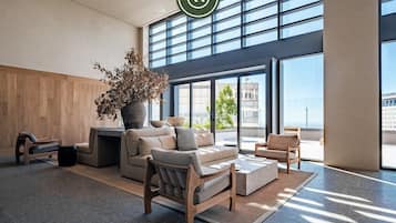 Departamento, 1 cama King size, cocina, vista a la ciudad (Be Grand Reforma 2918) | Área de sala de estar