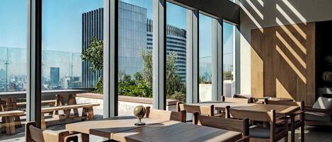 Apartment, 1 King Bed, Kitchen, City View (Be Grand Reforma 2918) | Dining