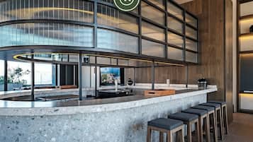 Departamento, 1 cama King size, cocina, vista a la ciudad (Be Grand Reforma 2918) | Bar (en la propiedad)