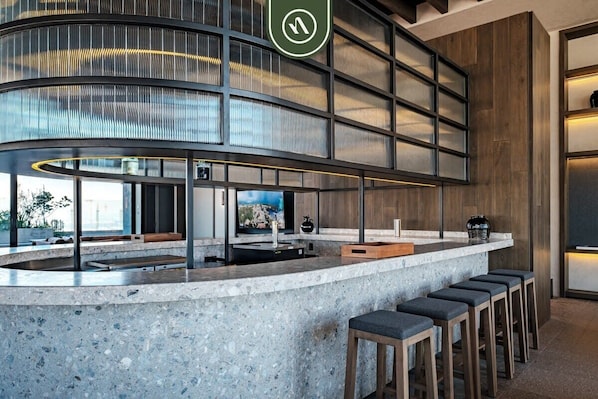 Departamento, 1 cama King size, cocina, vista a la ciudad (Be Grand Reforma 2918) | Bar (en la propiedad)