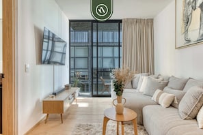 Departamento, varias camas, cocina, vista a la ciudad (Unico Roma Torre Maple 302) | Área de sala de estar