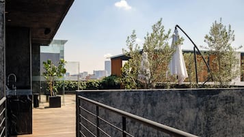 Apartment, Multiple Beds, Kitchen, City View (Unico Roma Torre Maple 302) | Property grounds