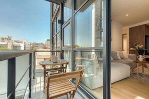 Apartment, Mehrere Betten, Küche, Stadtblick (Unico Roma Torre Maple 302) | Speisen im Freien