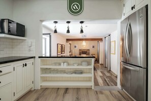 Casa, varias camas, patio, vista a la ciudad (Montes de Oca 5) | Cocina privada | Tetera eléctrica 