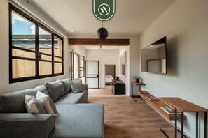 Casa, varias camas, patio, vista a la ciudad (Montes de Oca 5) | 2 habitaciones, decoración personalizada y muebles diferentes 