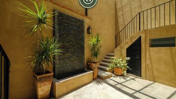 Casa, varias camas, patio, vista a la ciudad (Montes de Oca 5) | Áreas de la propiedad