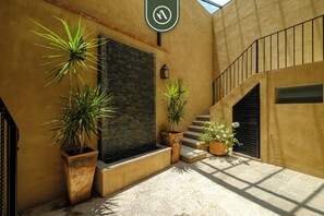 Casa, varias camas, patio, vista a la ciudad (Montes de Oca 5) | Áreas de la propiedad