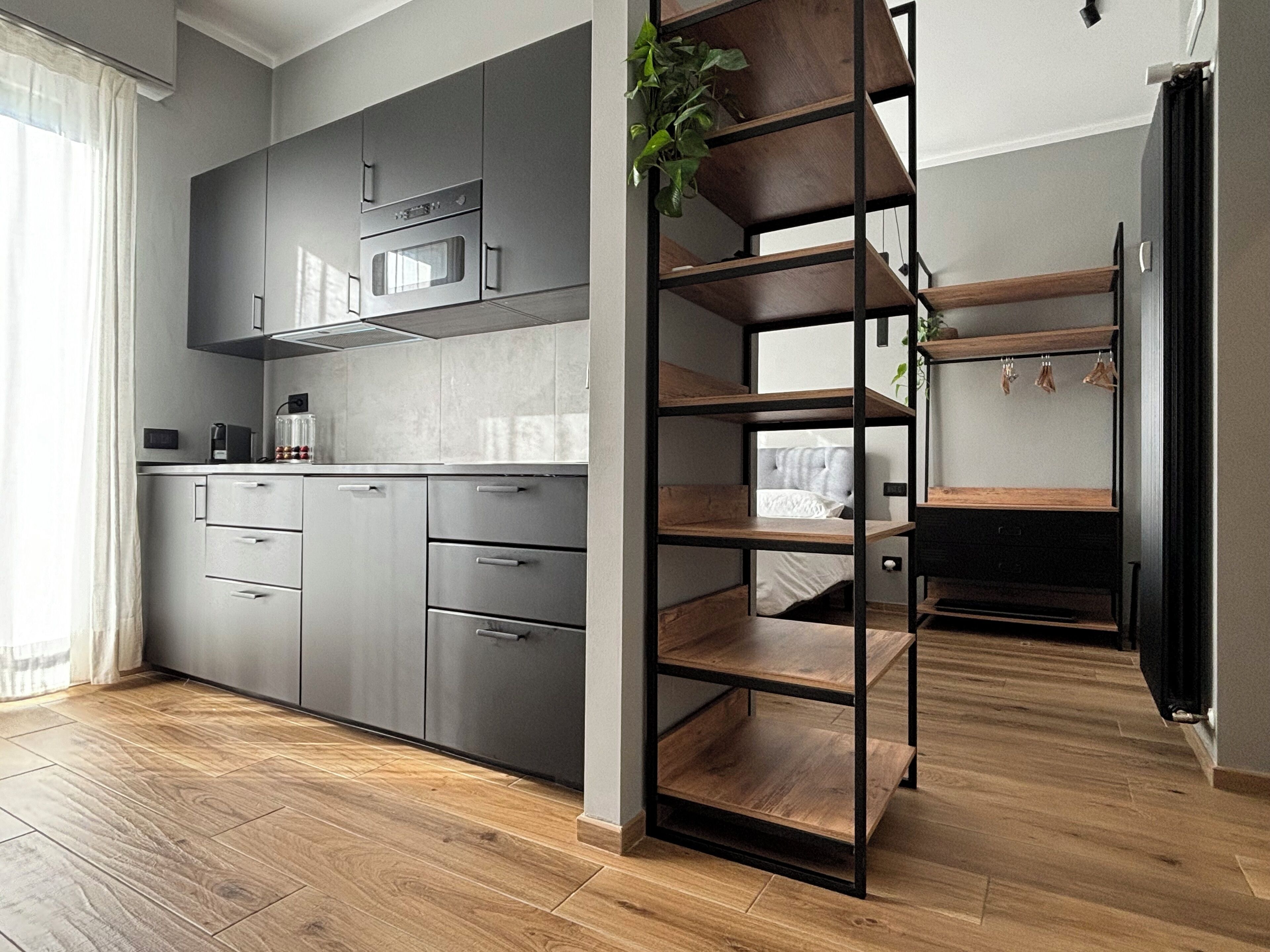 Kühlschrank, Mikrowelle, Herdplatte, Geschirrspüler