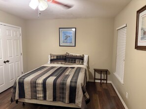 3 bedrooms, WiFi, bed sheets, wheelchair access