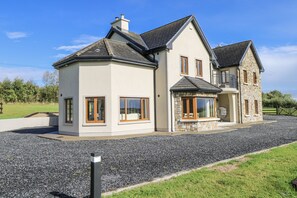 Exterior - WOODLAWN RETREAT, family friendly, with open fire in Lough Gowna (Loch Gowna)