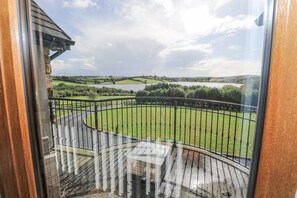 Property grounds - WOODLAWN RETREAT, family friendly, with open fire in Lough Gowna (Loch Gowna)