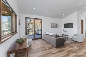 Smart TV - Steamboat Monthly Rental | Furnished Condo by Yampa River | Free Bus Route (Steamboat Springs)