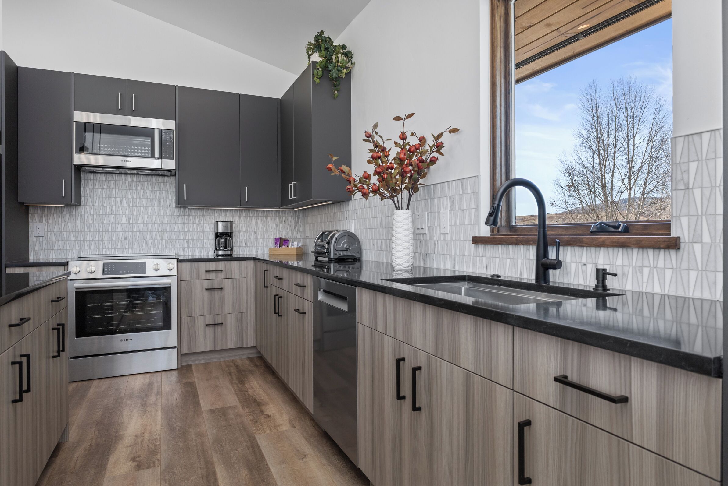 Kjøleskap, mikrobølgeovn, ovn og kokeplater