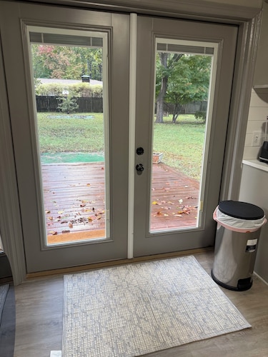 Quiet Rustic Scape, Large Yard, Sleep 8 Near ATL