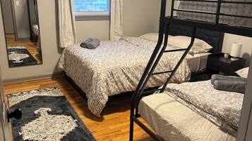 3 bedrooms, iron/ironing board, WiFi, bed sheets