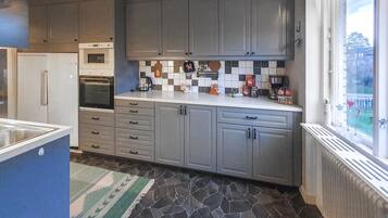 Réfrigérateur, four, plaque de cuisson, lave-vaisselle