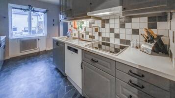 Réfrigérateur, four, plaque de cuisson, lave-vaisselle