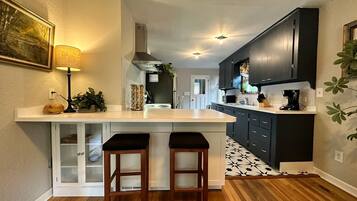 Superior House, Balcony | Private kitchen