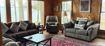 Spacious 6-bedroom house in peaceful Lake Ariel with AC