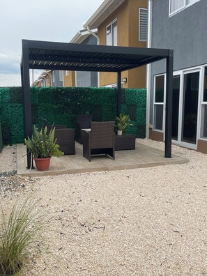 Outdoor dining - Cozy Haven (Portmore)