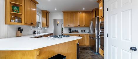 Micro-ondes, four, plaque de cuisson, lave-vaisselle