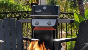 A Weber Spirit grill with a fire pit in the center, surrounded by outdoor seating. - Steps to Beach & 2nd St. Retreat, Hot-Tub, Parking, 3BR w/Private Studio (Long Beach)