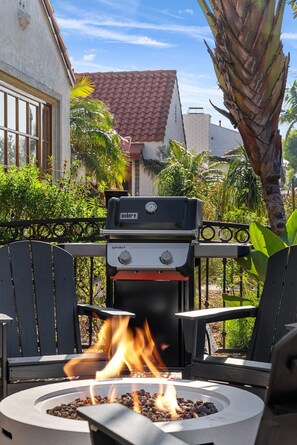 Property grounds - Belmont Shore, Long Beach Apt: Steps to Beach & 2nd St, 30 mins to Disney (Long Beach)