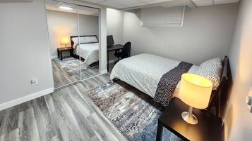 2 bedrooms, iron/ironing board, WiFi, bed sheets