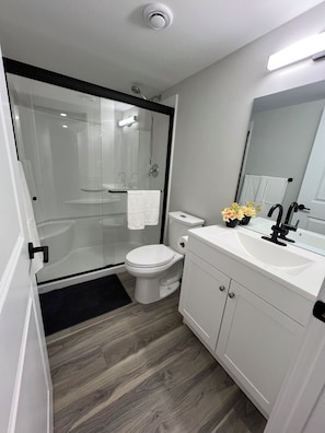 Bruser, håndklæder, Sæbe, Toiletpapir