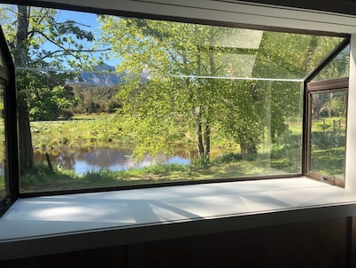 Colina Cottage - Your Little Pocket of Paradise