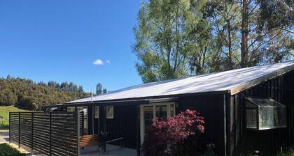 Colina Cottage - Your Little Pocket of Paradise