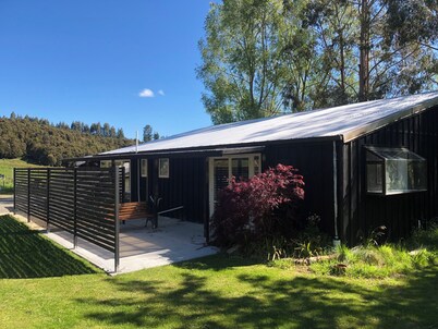 Colina Cottage - Your Little Pocket of Paradise