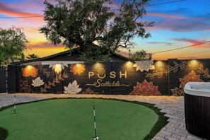 Property grounds - POSH Scottsdale - Large Group HQ - Heated Pool, Spa, Outdoor Bar & Jazz Lounge (Scottsdale)