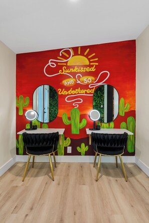 Interior - POSH Scottsdale - Large Group HQ - Heated Pool, Spa, Outdoor Bar & Jazz Lounge (Scottsdale)