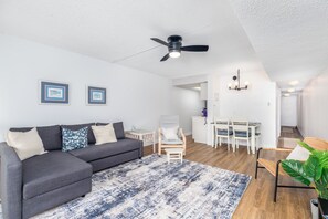 TV - Beachside Getaway Updated 1BR with Wi-Fi & Pool (Ocean City)