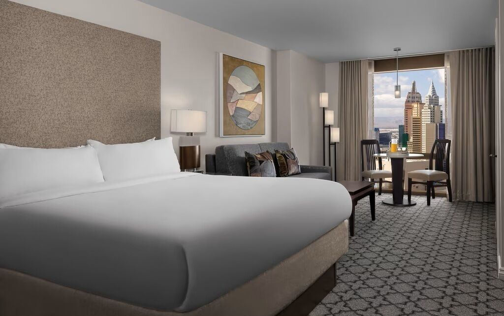 1 slaapkamer, een kluis op de kamer, een strijkplank/strijkijzer, wifi