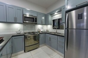 Micro-ondes, four, plaque de cuisson