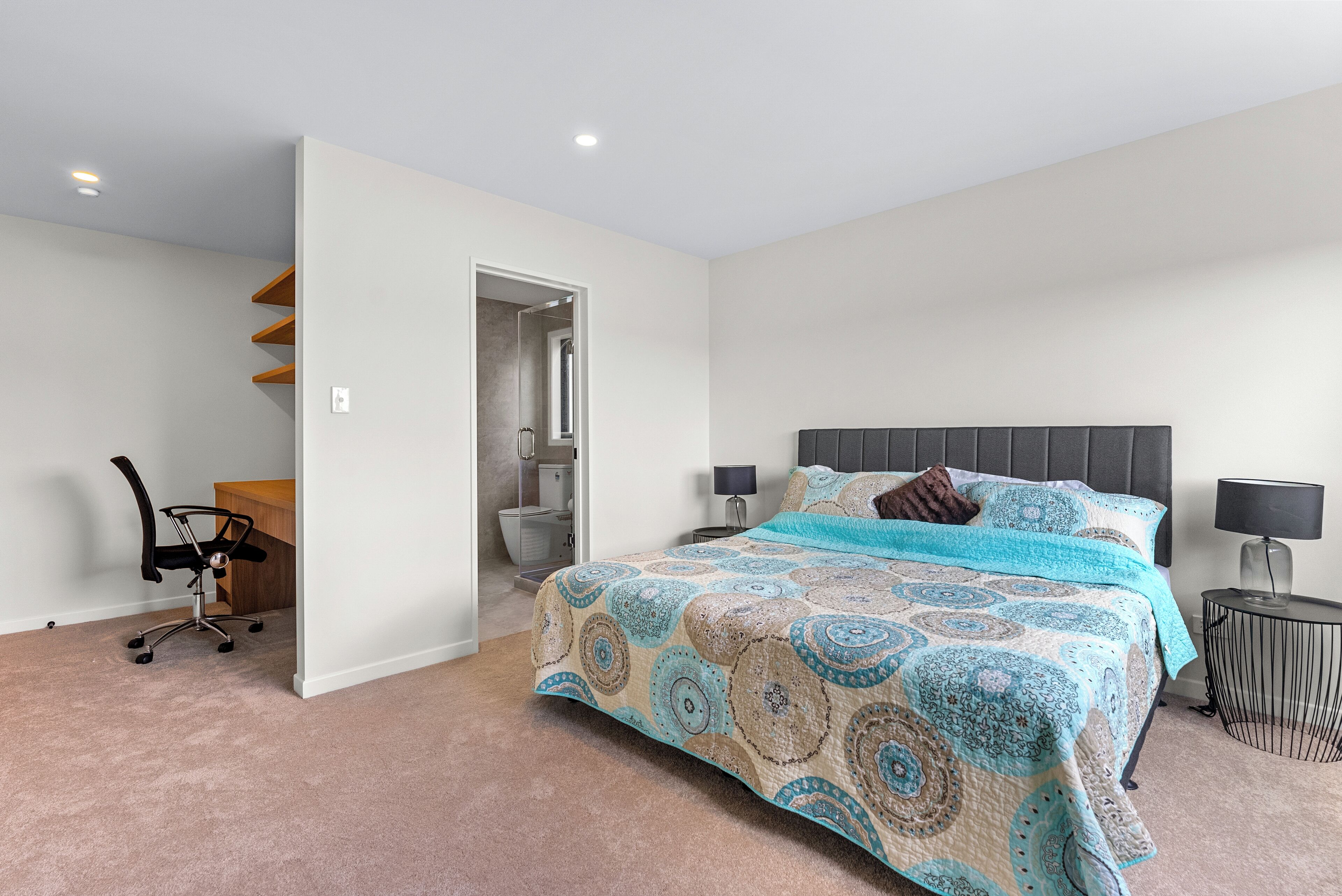 4 bedrooms, desk, iron/ironing board, free WiFi