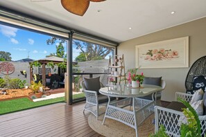 Outdoor dining - Bella Vista in Paradise (Long Jetty)