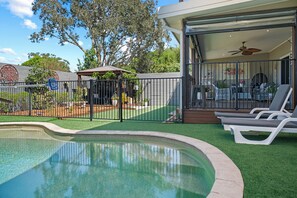 حمّام سباحة خارجي