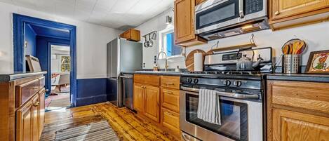 Microondas, horno, parrilla de estufa y lavavajillas