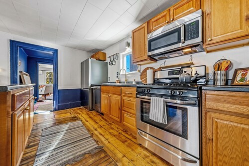 Historic 2-Bedroom Gem Overlooking Portland Harbor, Walk Everywhere