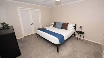 4 chambres, fer et planche à repasser, Wi-Fi, draps fournis