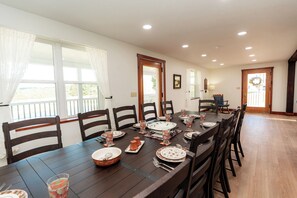 Dining - Charming farmhouse in Rockwood 4 bedrooms fireplace with pond serene and scenic! (Rockwood)