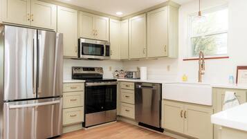 Micro-ondes, four, plaque de cuisson, lave-vaisselle