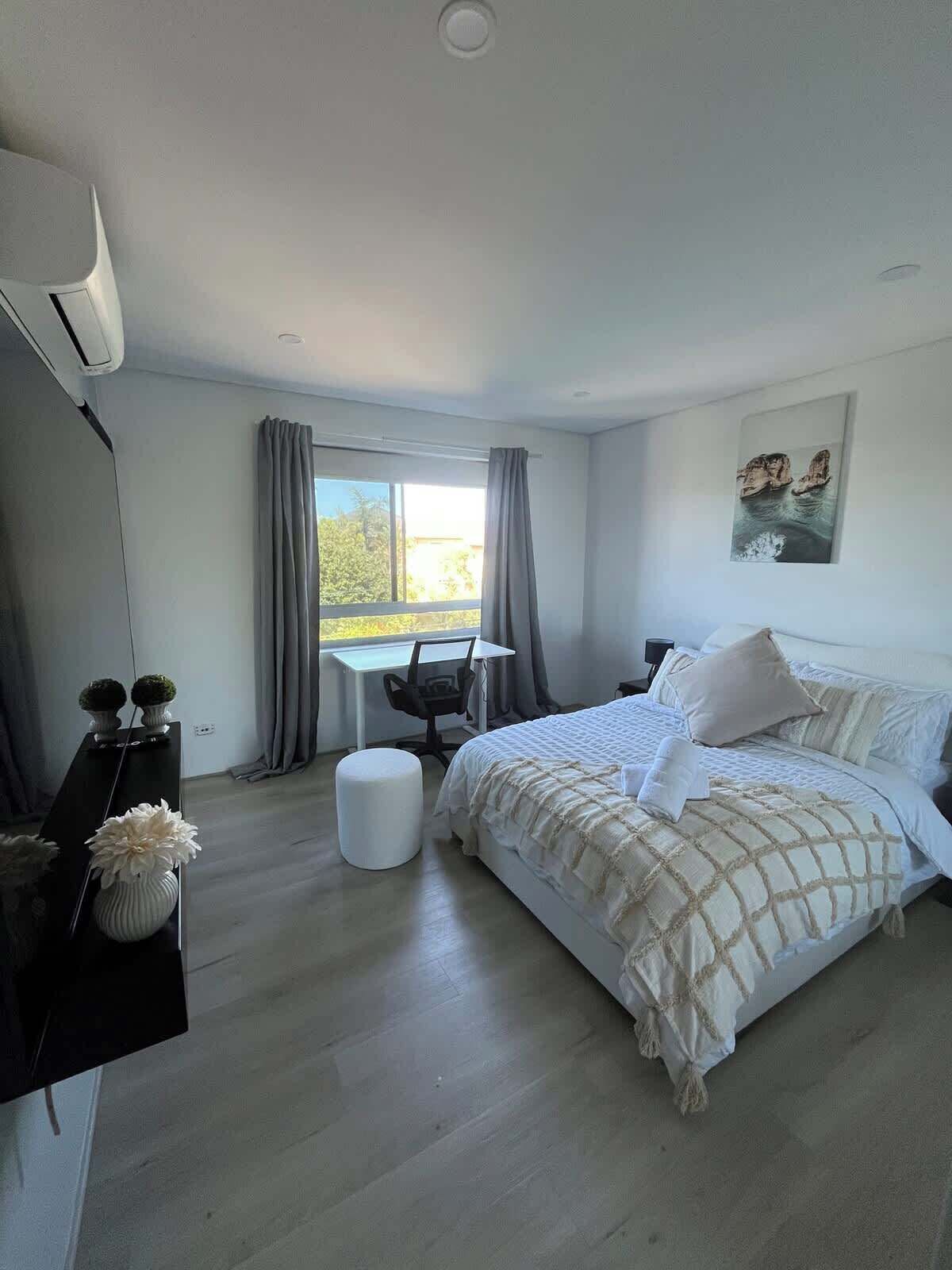 2 slaapkamers, een strijkplank/strijkijzer, gratis wifi, beddengoed