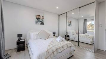 2 bedrooms, iron/ironing board, WiFi (free), bed sheets