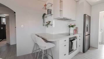 Coffee/tea maker, fridge, microwave, oven